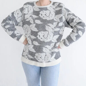 Vintage 90's impromptu White & Black  Floral Knit Crewneck Sweater S